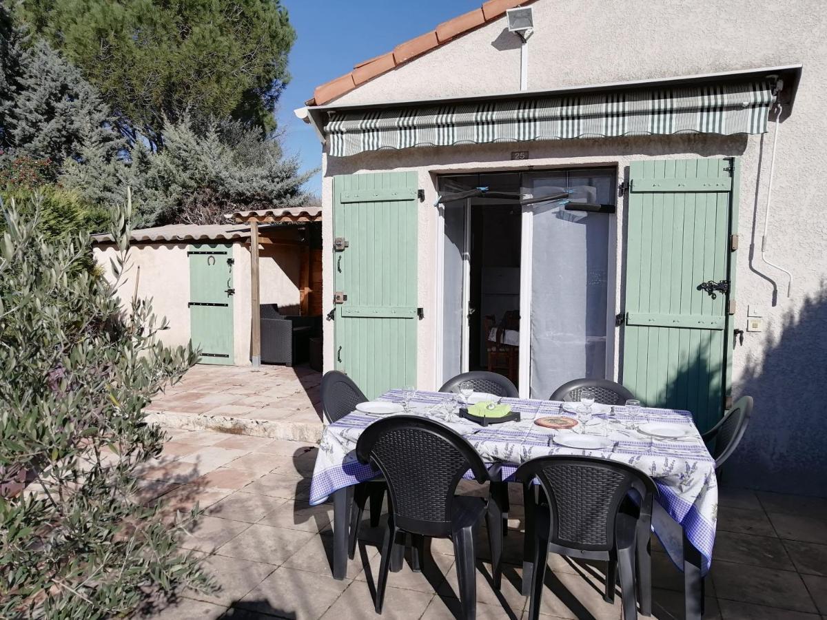 Sous Le Soleil De Provence Petite Maison Au Calme Et Tres Bien Equipee De 40M2 Avec Wifi -Jardin Prive-La Piscine Est Commune A La Residence Et Ouverte Du 1Er Mai Au 30 Septembre De 09H A 21H,En Juillet Et Aout Reservation Uniquement Du Samedi Au Sam Forcalqueiret Kültér fotó