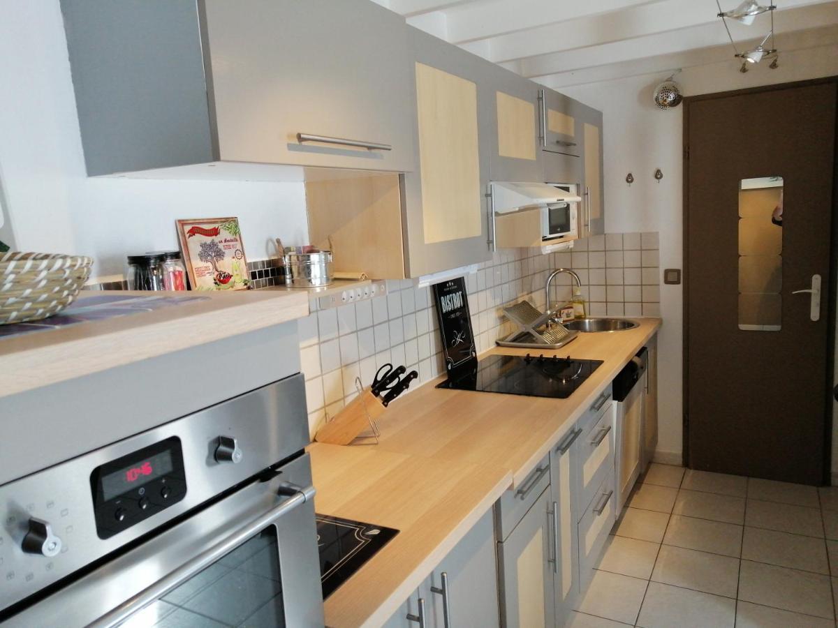 Sous Le Soleil De Provence Petite Maison Au Calme Et Tres Bien Equipee De 40M2 Avec Wifi -Jardin Prive-La Piscine Est Commune A La Residence Et Ouverte Du 1Er Mai Au 30 Septembre De 09H A 21H,En Juillet Et Aout Reservation Uniquement Du Samedi Au Sam Forcalqueiret Kültér fotó